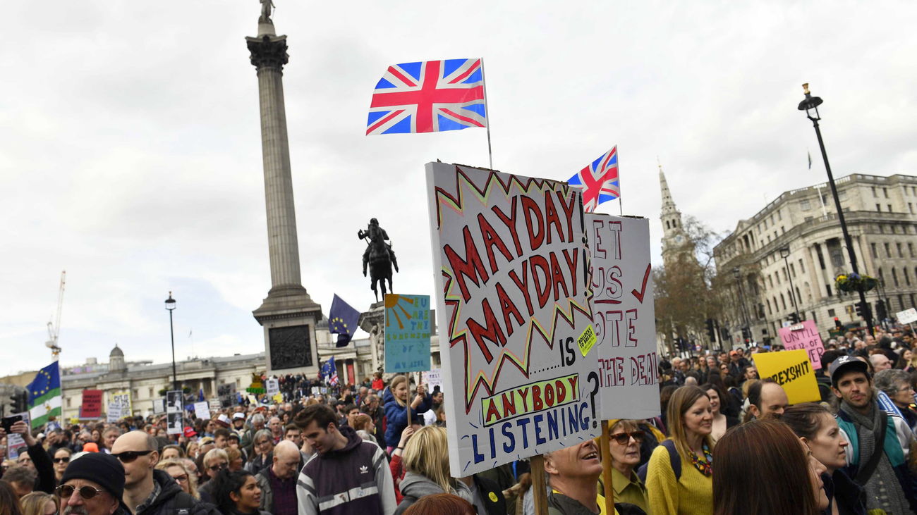 Cientos de miles de personas se manifiestan por un referéndum del "brexit"