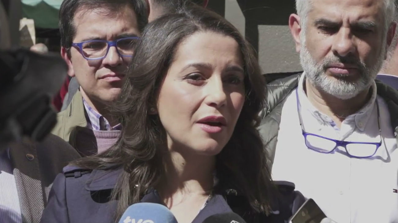 Arrimadas: "Sánchez no ha movido ni un dedo para retirar los lazos amarillos"