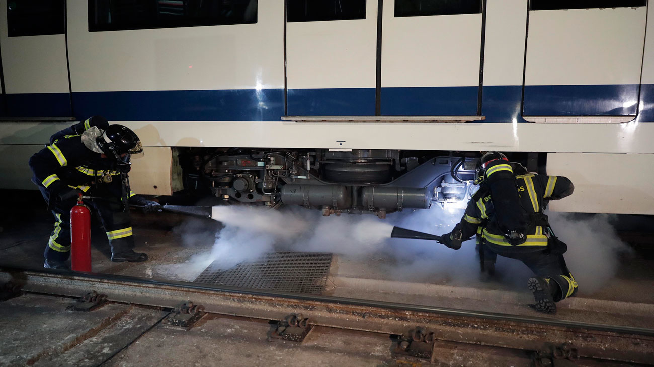 Simulacro de incendio en la estación de metro de Tres Olivos