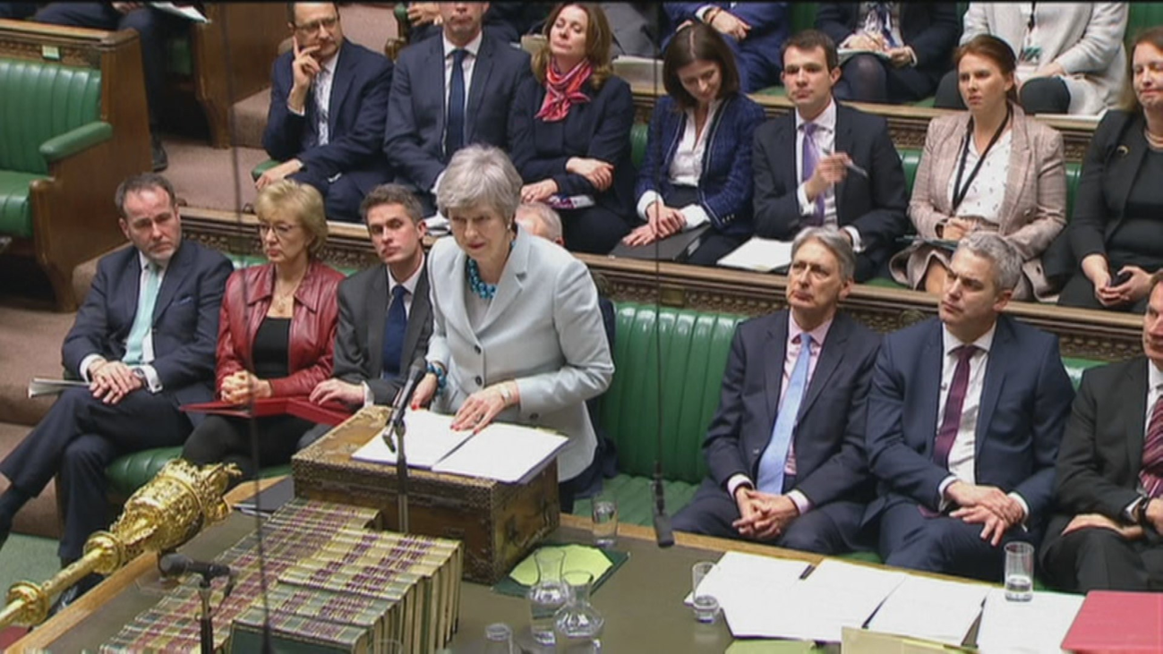 May admite que no tiene votos para aprobar su acuerdo de "brexit"