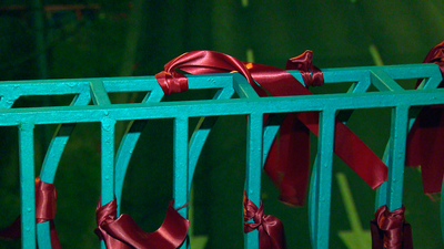 Madrid amanece lleno de lazos rojos para visibilizar el Sida