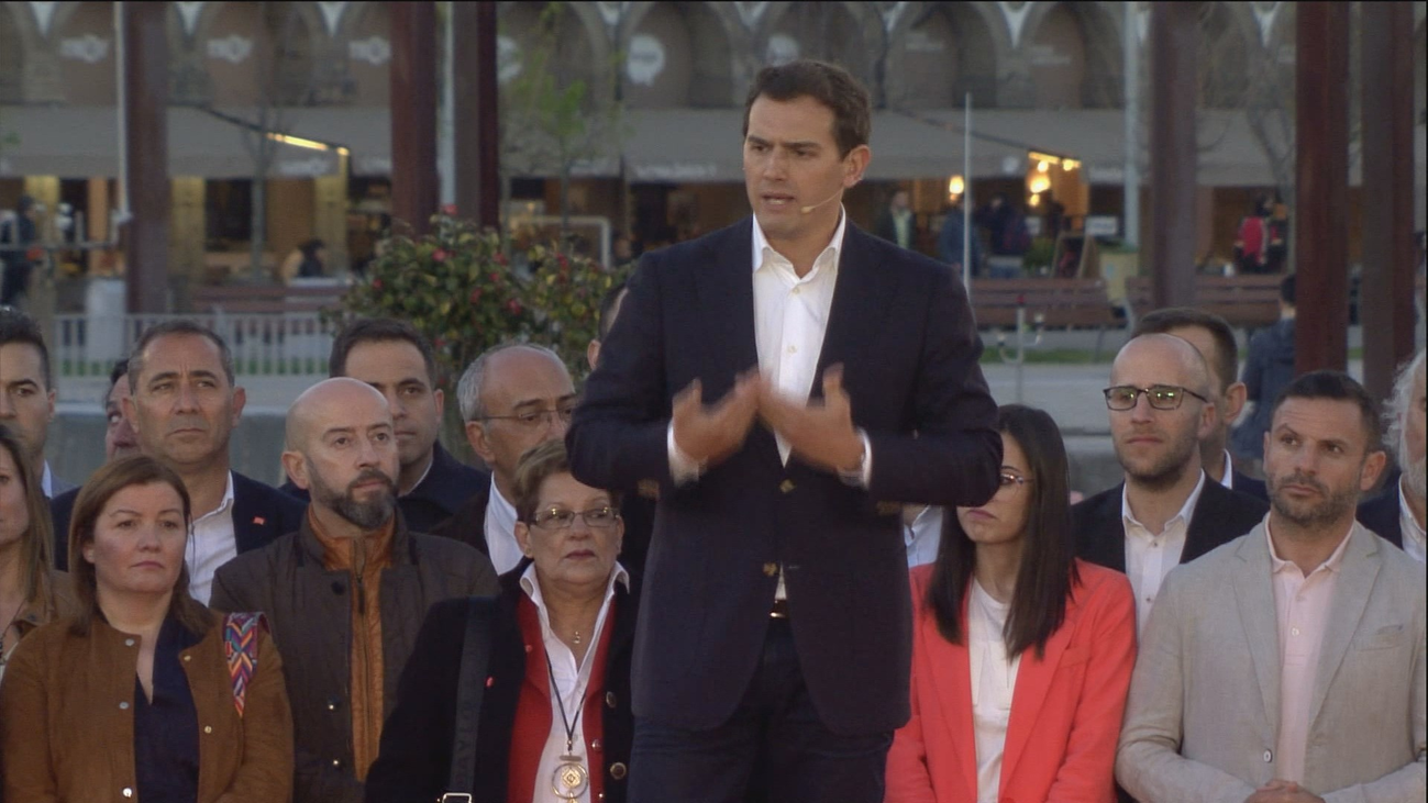 Rivera tiende la mano al PP  para echar a Sánchez