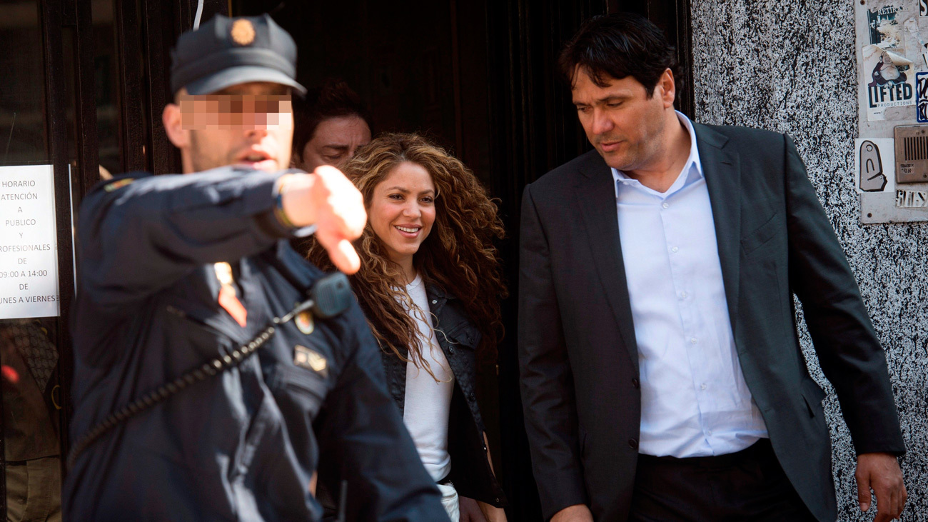 Shakira a la salida de los juzgados
