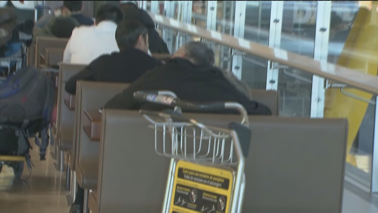 Los viajeros  fantasma que llevan años viviendo en el aeropuerto de Barajas