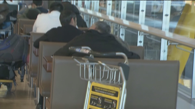 Los viajeros  fantasma que llevan años viviendo en el aeropuerto de Barajas