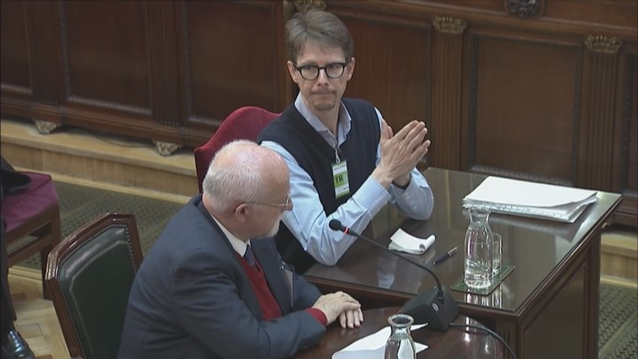 Un observador del 1-O dice que sufragó sus propios gastos