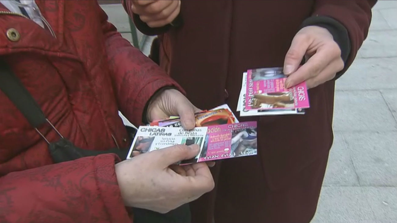 Denuncian que la publicidad erótica en Quintana se intercambia en los colegios