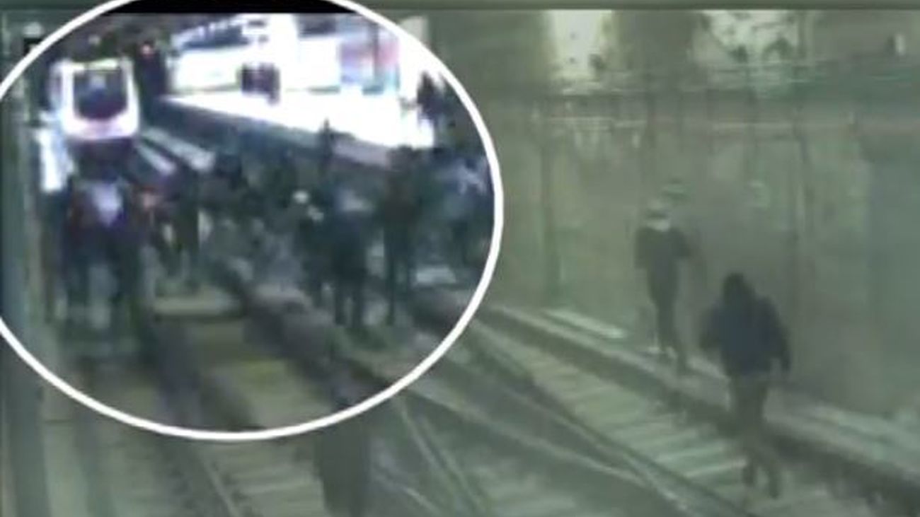 Ataque de grafiteros a un convoy en la estación de Metro de Las Rosas