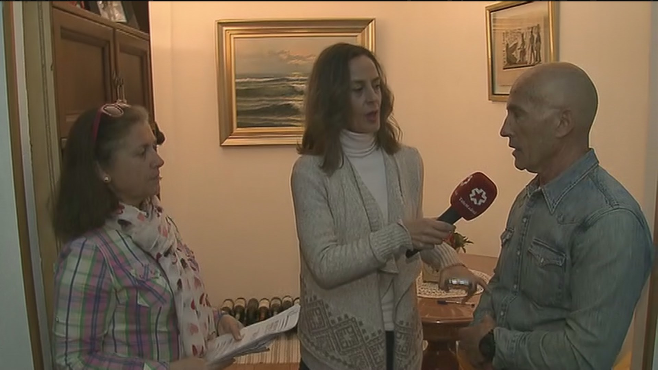 Dejan su casa por el ruido de unos guacamayos y por el acoso de su vecino sordo