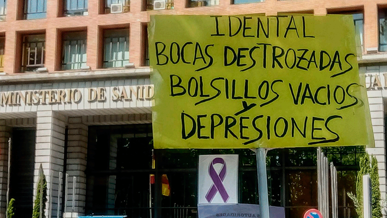 Los afectados de iDental vuelven a salir a las calles