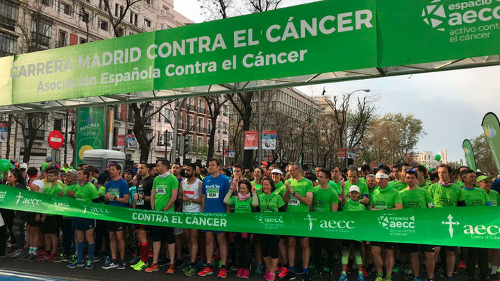 Madrid se tiñe de verde contra el cáncer