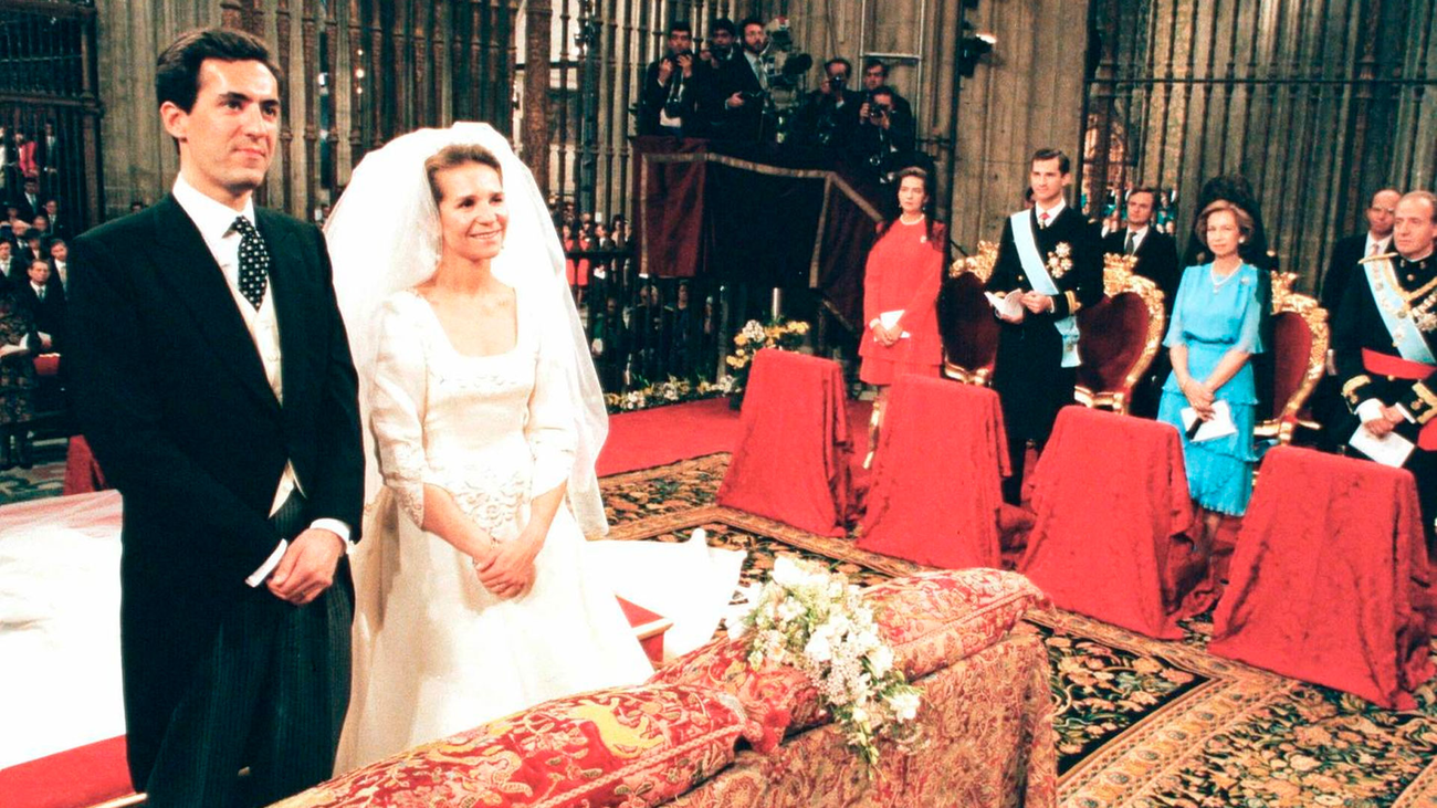 1995. La primera boda real en casi un siglo