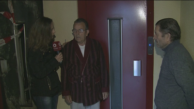 Los vecinos ancianos de Entrevías que no podían salir a la calle ya tienen ascensor