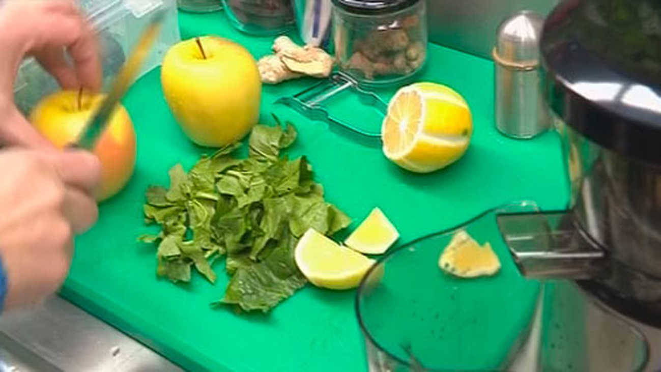 ¿Mejor un zumo o tomar varias piezas de fruta diarias?