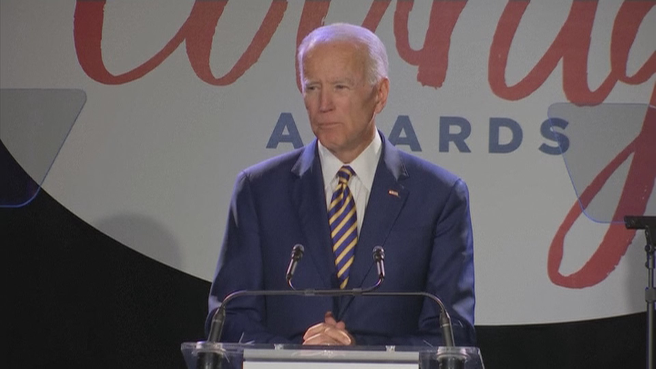 Una segunda mujer acusa al exvicepresidente de EEUU Joe Biden de tocamientos