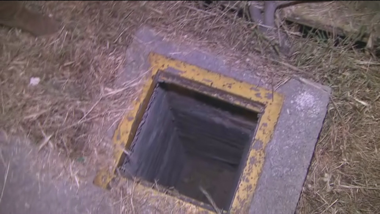 Los vecinos de Vallecas denuncian agujeros sin tapar junto a la acera