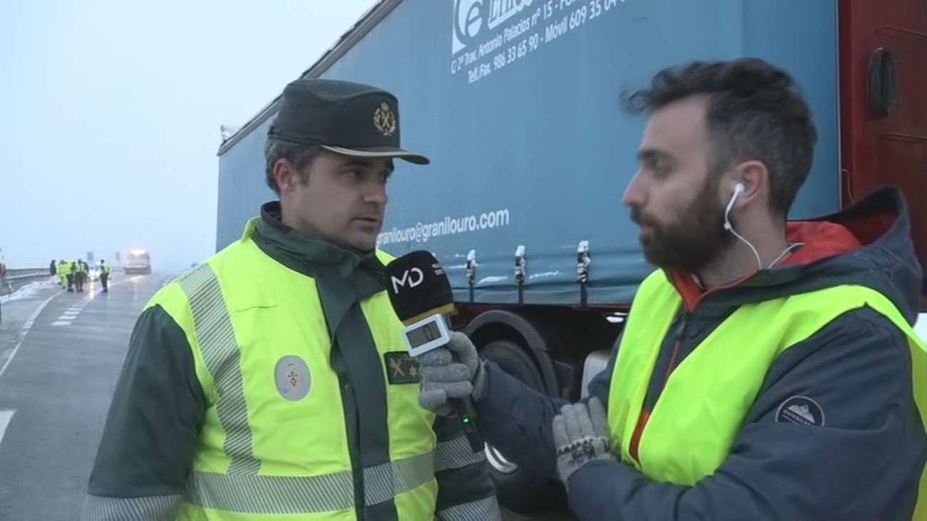 La Guardia Civil aconseja no pasar por la A-1 por el monumental atasco que se ha formado
