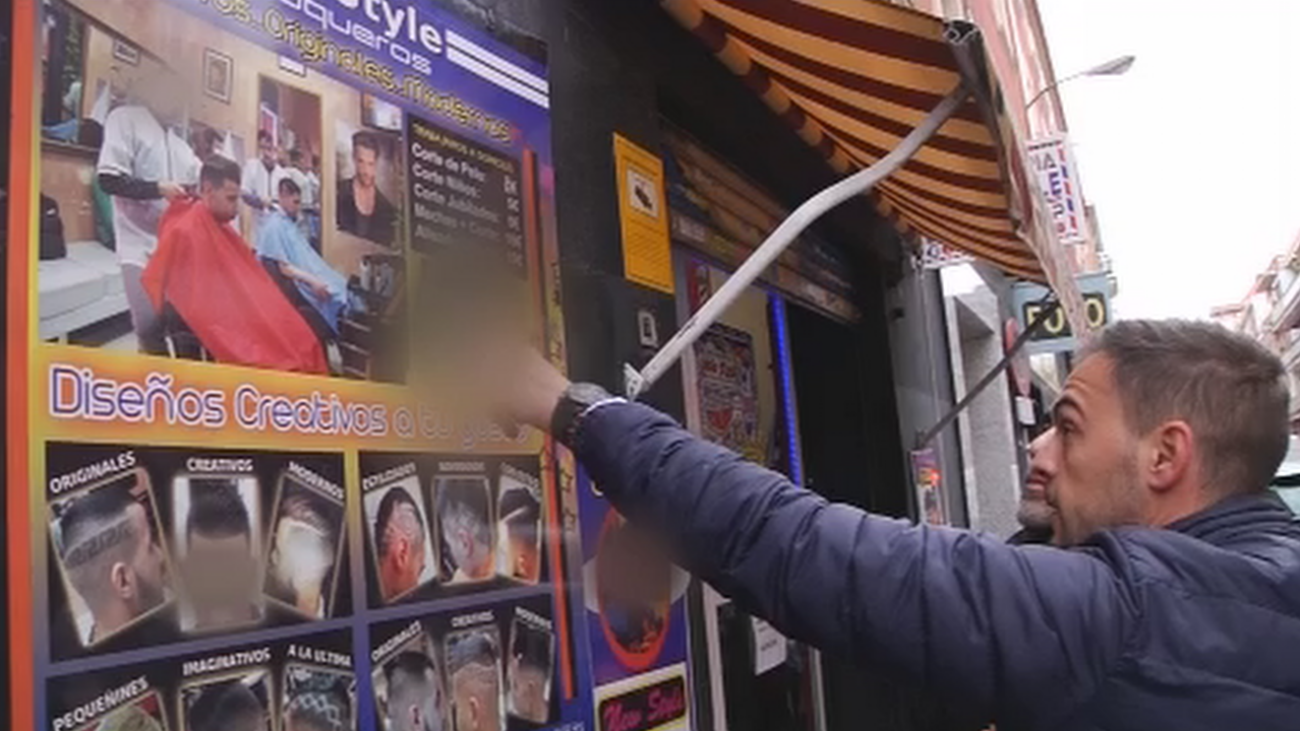 Pelea a navajazos en una peluquería de Carabanchel porque “uno le quitaba los clientes a otro”
