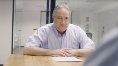 Cientos de empresas ofrecen trabajo al protagonista de ‘Contrata a mi padre’