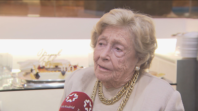 Nadar y conducir, dos actividades del día a día de Matilda a sus 100 años