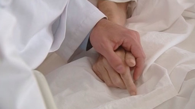 La ley de muerte digna regula en Madrid los cuidados paliativos y recoge el testamento vital