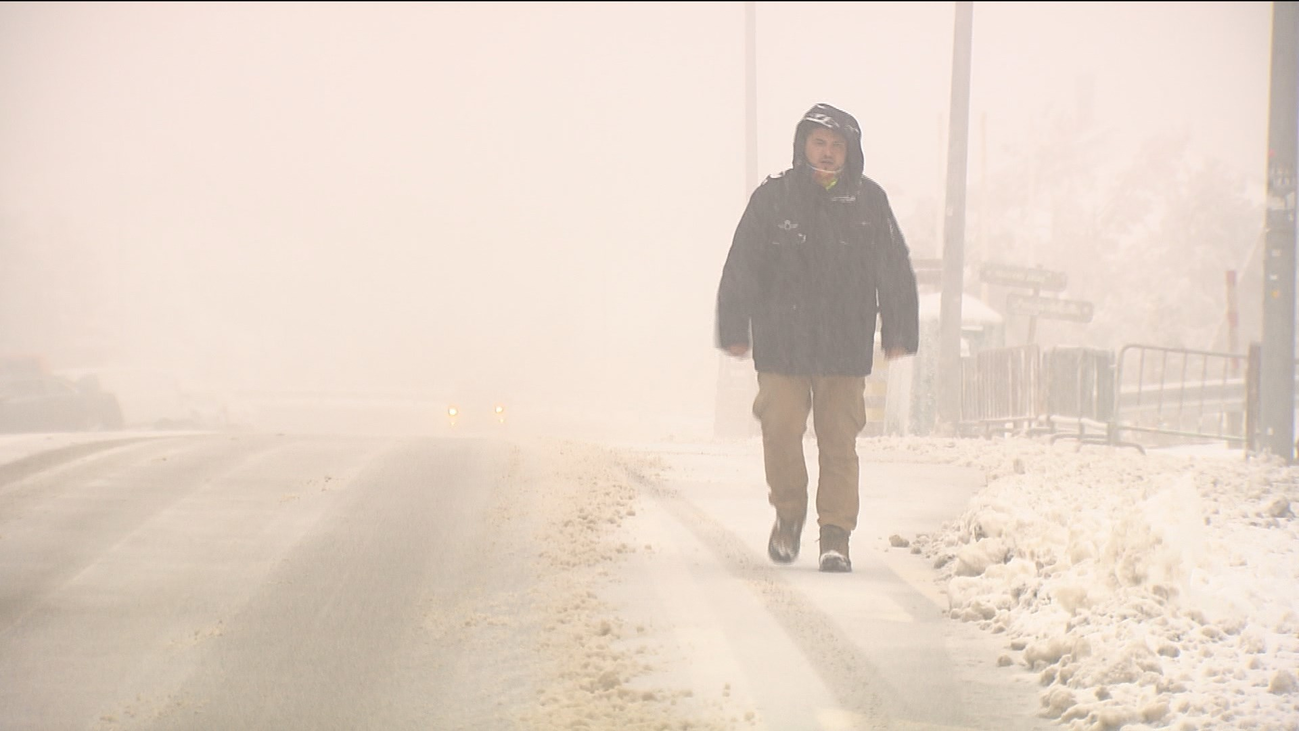 Temporal de lluvia y nieve con granizo sobre al capital