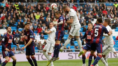 2-1. Benzema rescata el orgullo ante el Eibar