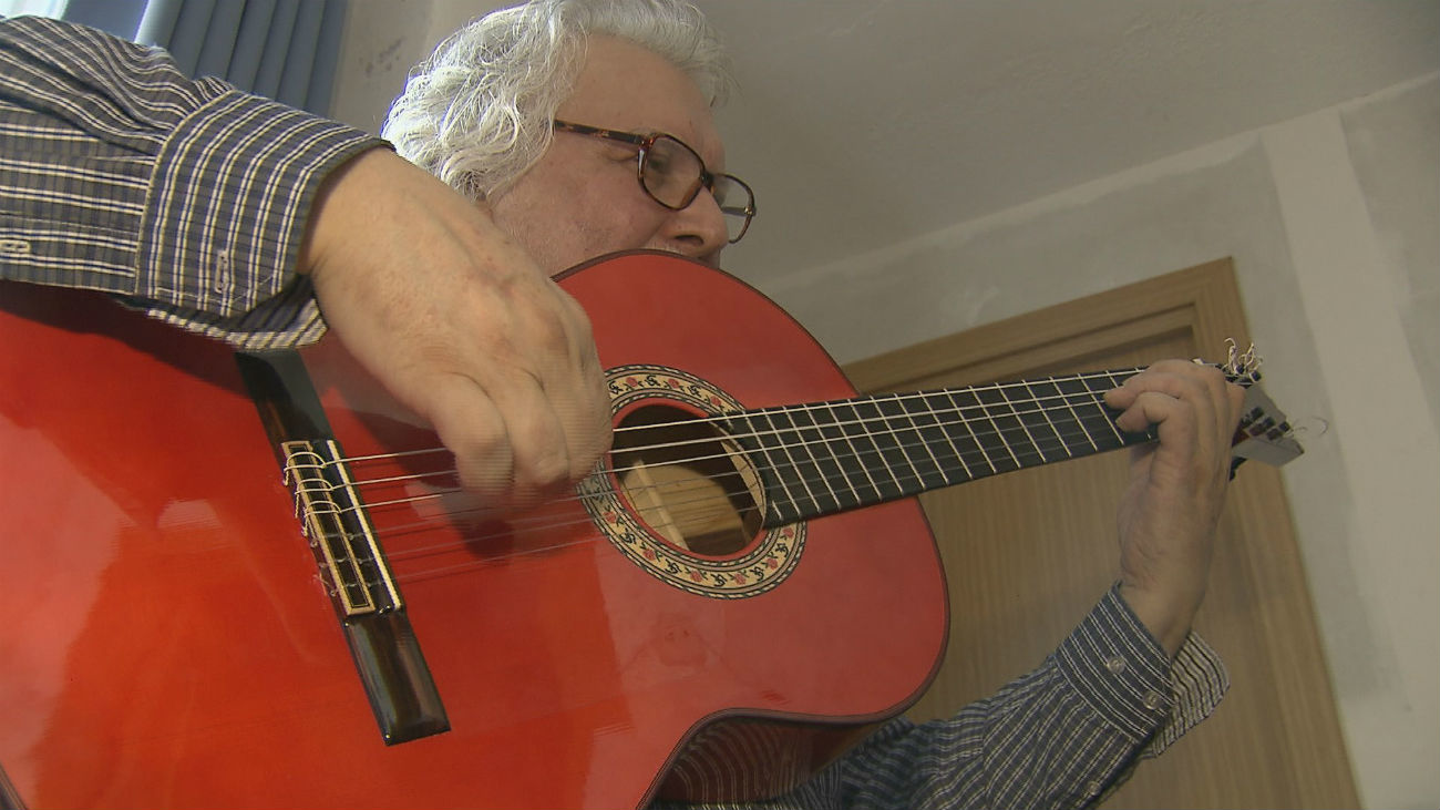 ‘El Entri’ quiere poblar el mundo de guitarristas