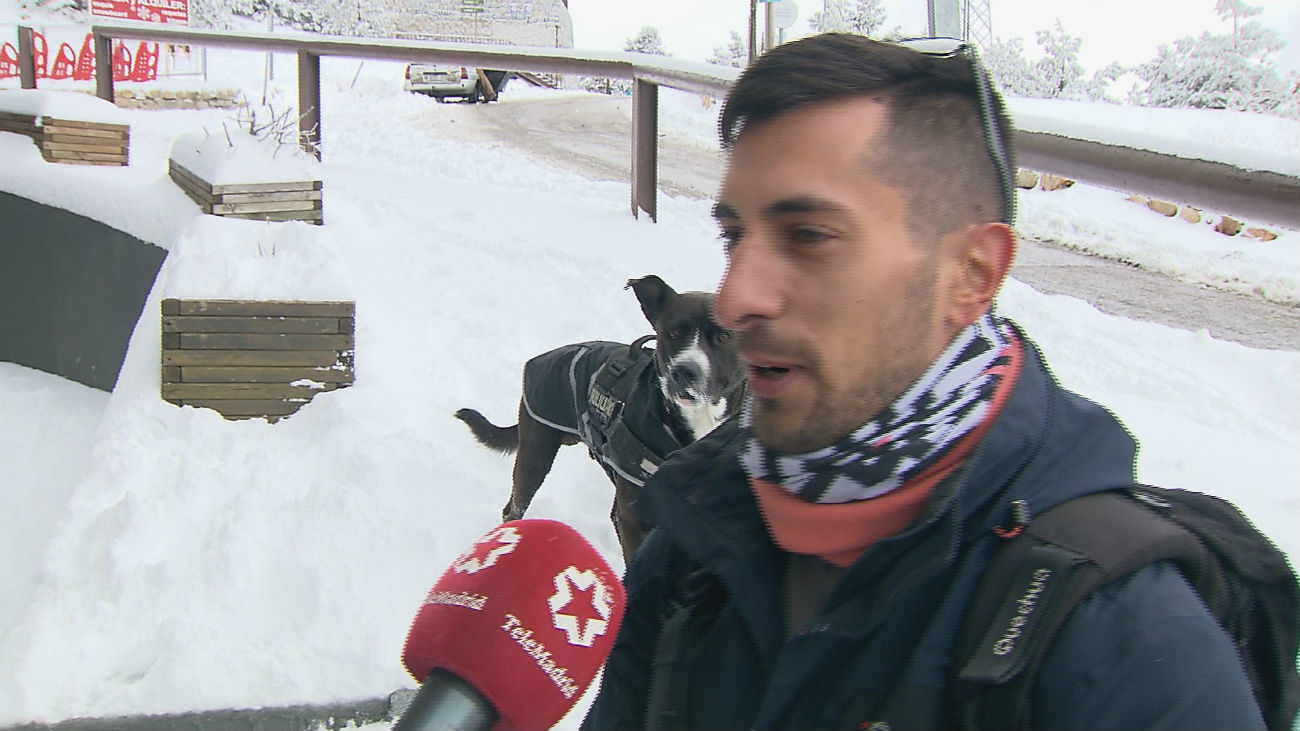 Los madrileños disfrutan de la nieve en Navacerrada