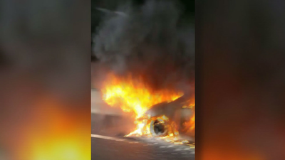 Aparatoso incendio de un vehículo en la M-40