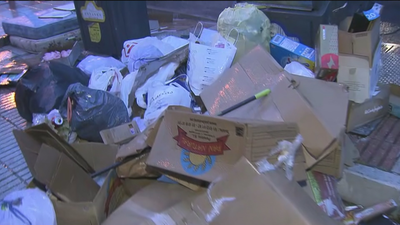 Las calles de Alcorcón siguen desbordadas de basura y sin visos de solución