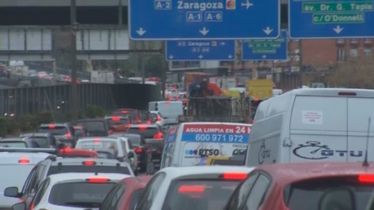 La lluvia y varios accidentes provocan grandes atascos a la entrada de Madrid