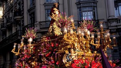 Alabarderos y Jesús de Medinaceli lideran las procesiones del Viernes Santo en Madrid