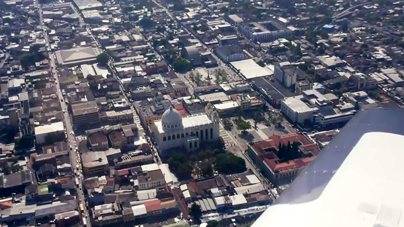 El Salvador desde las alturas