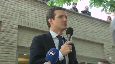 Casado dice a los suyos que "vamos a gobernar y recuperar el futuro de España"
