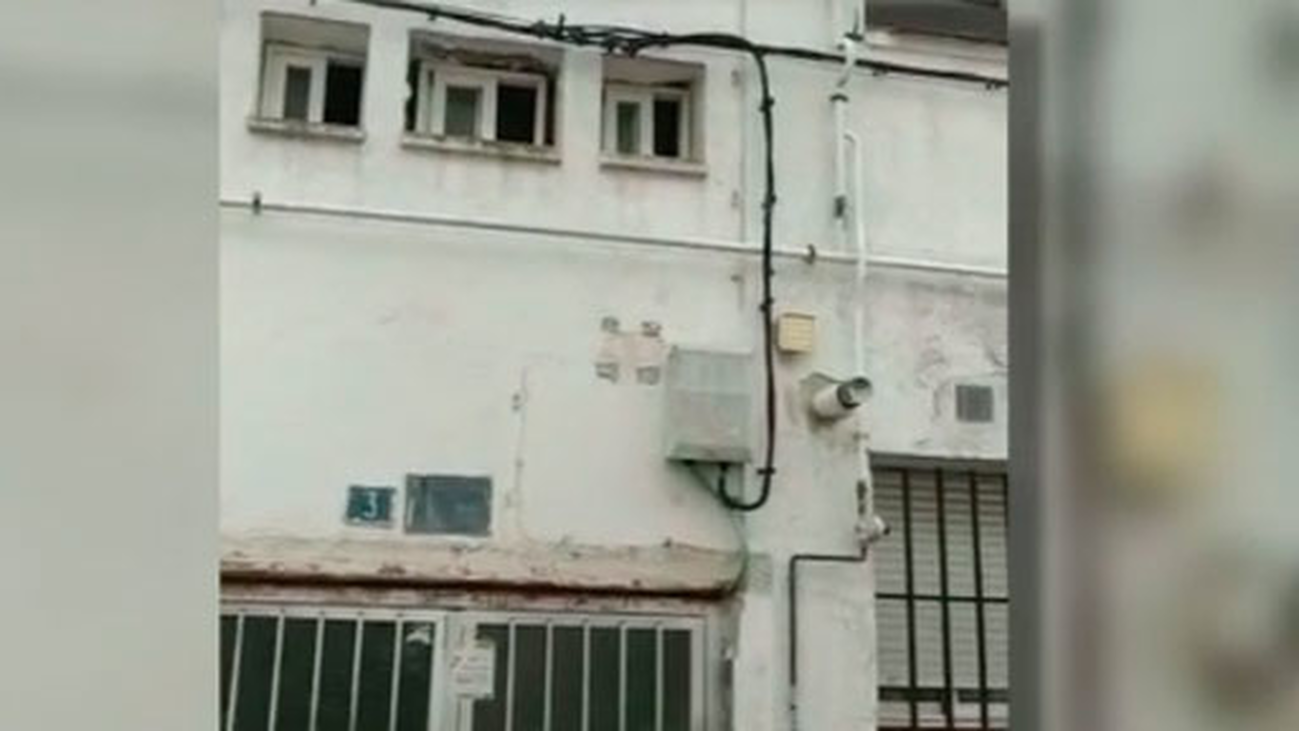 Vecinos de Parla denuncian el grave deterioro de sus viviendas por la humedad