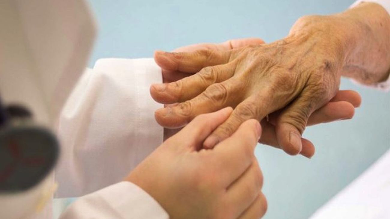 Artritis reumatoide: qué es, cuáles son sus síntomas y por qué aparece