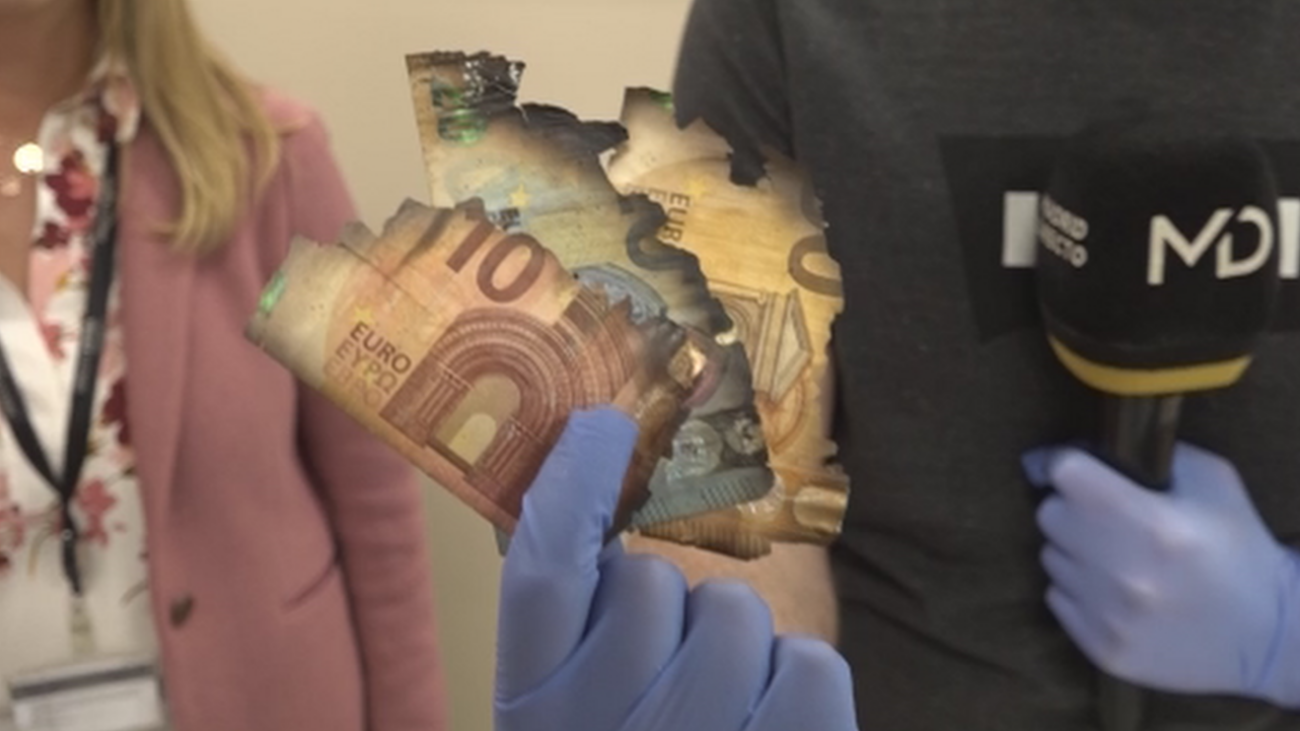 Escondía una caja llena de billetes en su chimenea y acaban chamuscados