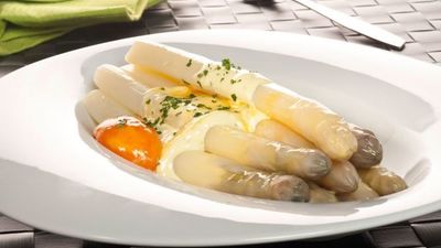 Dónde comer los mejores espárragos blancos frescos de Madrid