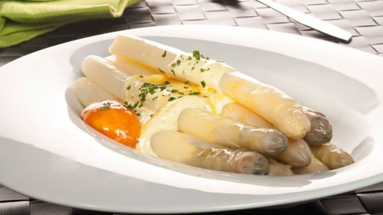 Dónde comer los mejores espárragos blancos frescos de Madrid