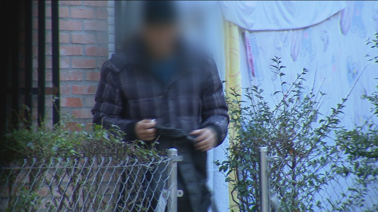 Venta de droga tras una sábana en Las Aguilas