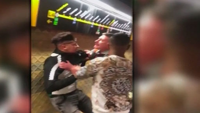 Investigan la actuación de un vigilante del metro de Barcelona con un joven al que empujó contra la pared
