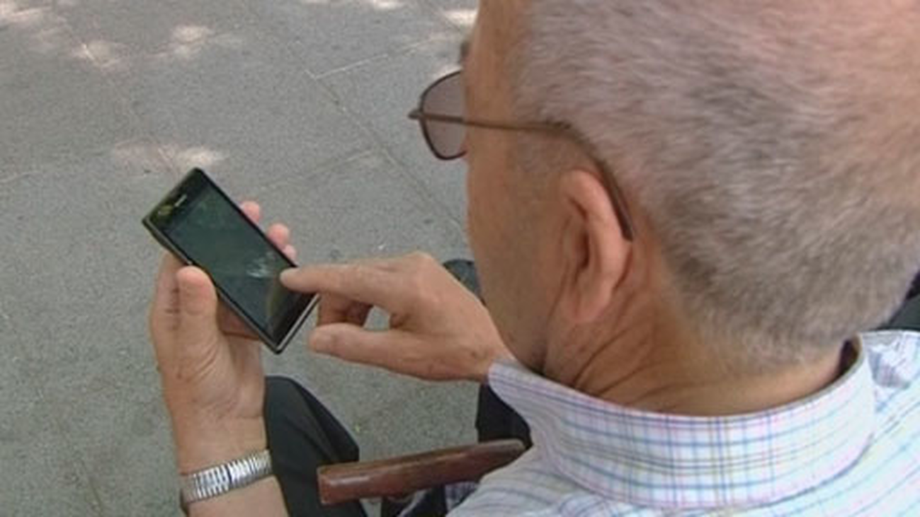 'Influencer', 'viral'o 'Selfie' entre los términos del primer diccionario tecnológico para mayores