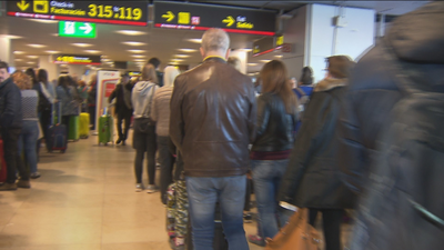 La espera en los controles de seguridad de Barajas podría superar la hora este sábado