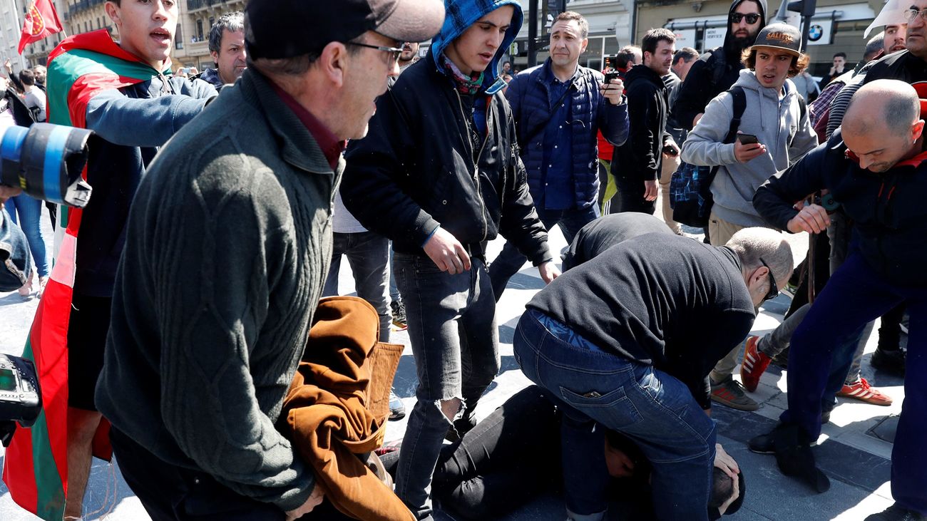 Agreden e insultan a simpatizantes de Vox en San Sebastián