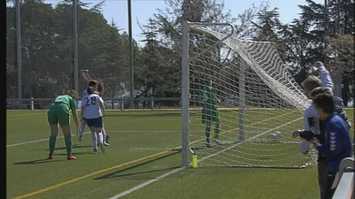 Gol de Carlota, del Torrelodones, a la Escuela AFE (1-1)
