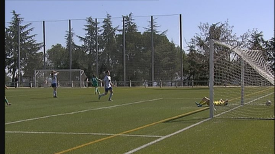 Gol de María, de la Escuela AFE, al CF Torrelodones (2-2)