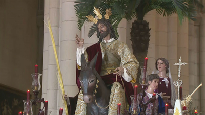 'La Borriquita' sale desde la catedral de la Almudena