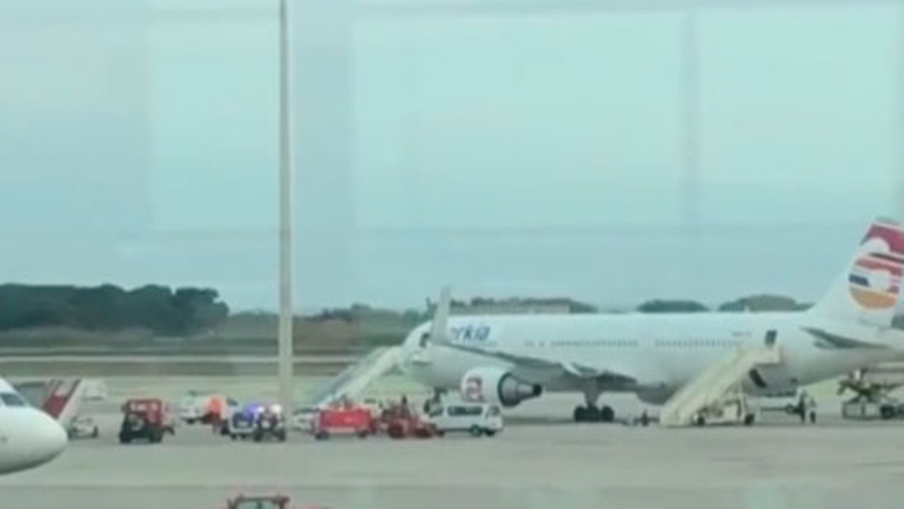 Un avión aterriza de emergencia en el aeropuerto de Barcelona-El Prat