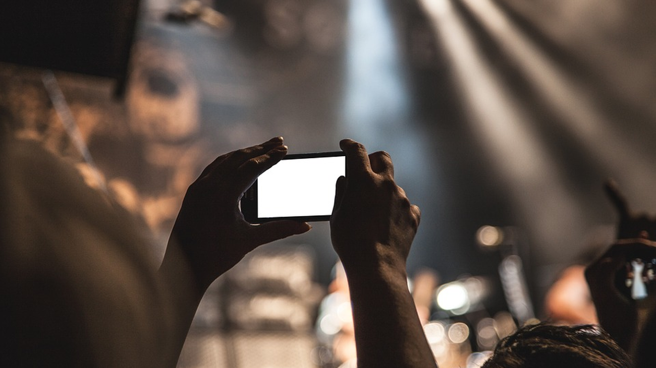 ¿Cómo afectan las pantallas del móvil a nuestra vista?